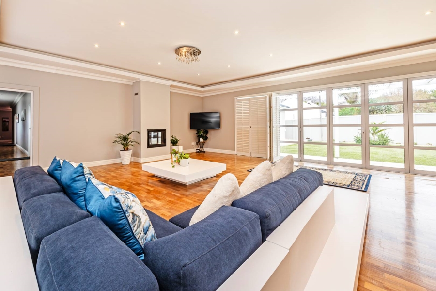 7 Bedroom Property for Sale in Flamingo Vlei Western Cape